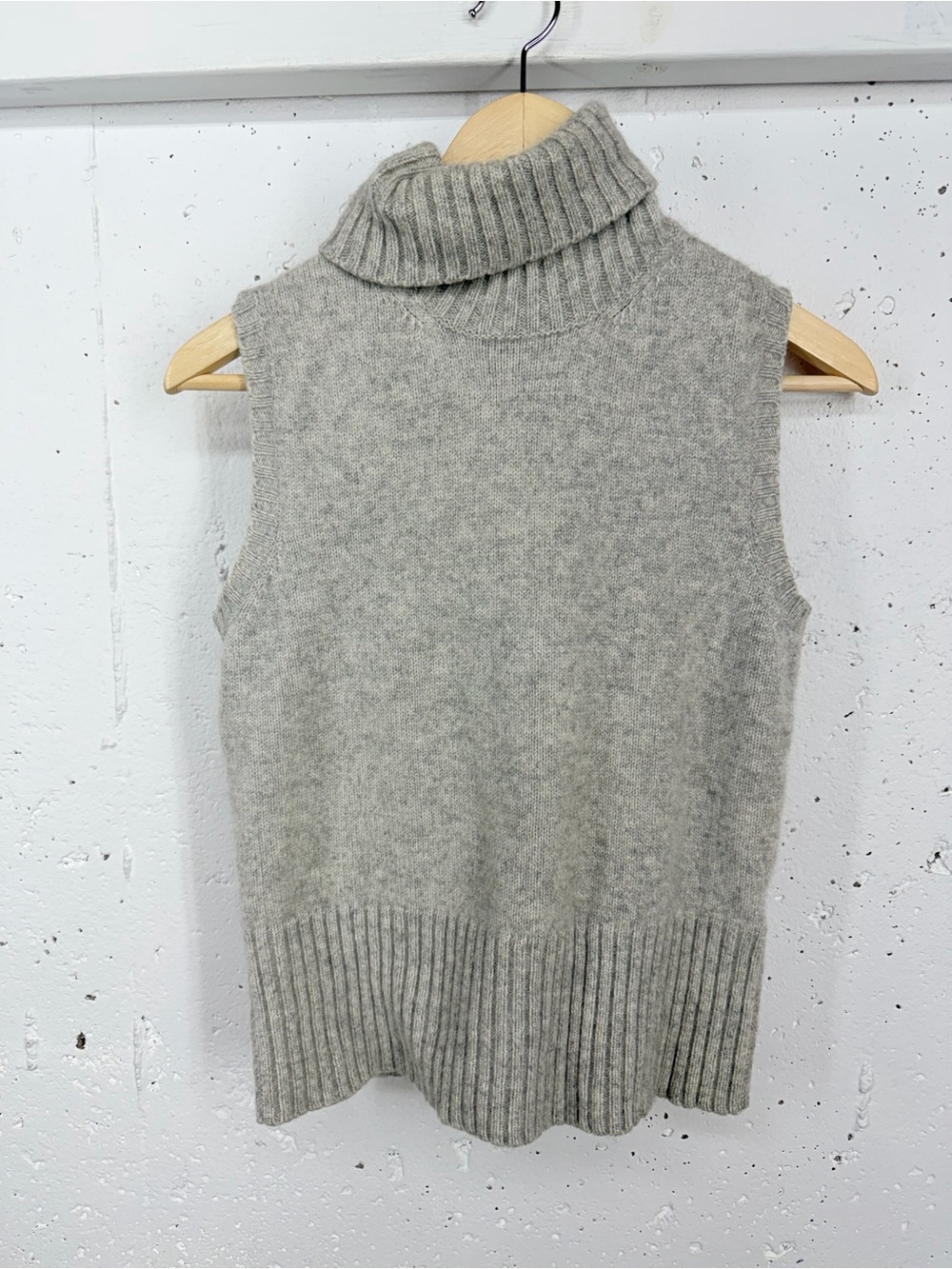 Vintage Lauren Ralph Lauren Women’s Gray Sleeveless Cashmere Turtleneck Sweater